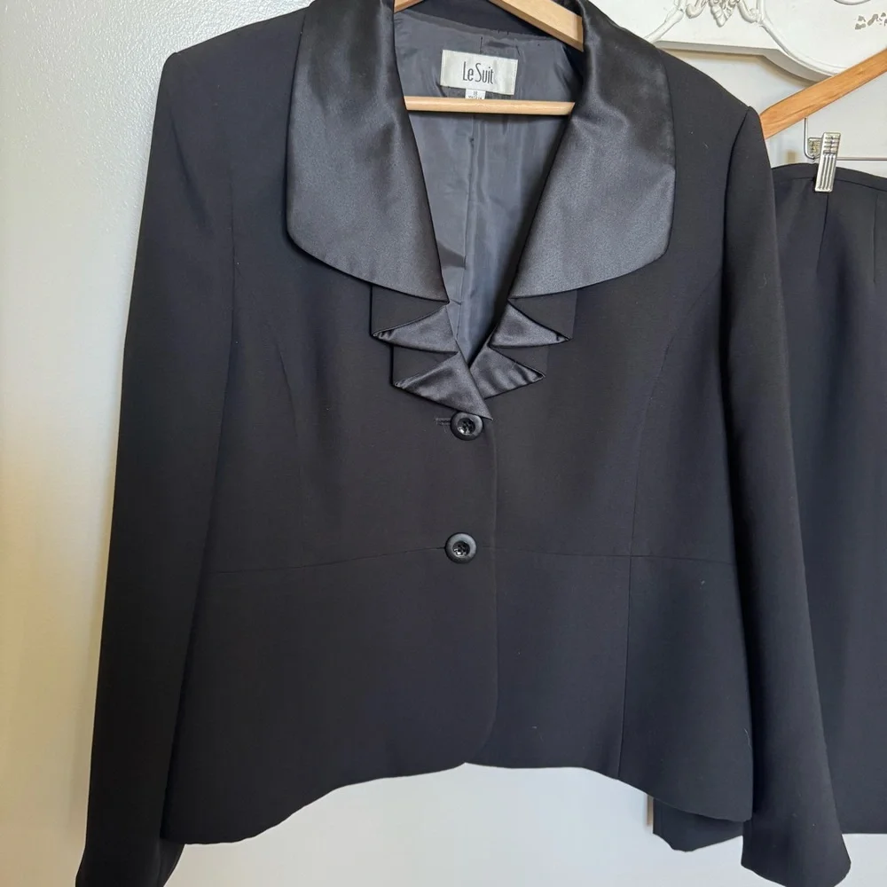 LE SUIT Size 18 Gorgeous Black Skirt & Blazer Suit Set - Evening Suit - Picture 2 of 5